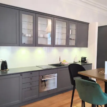 Apartment In The Heart Of Close To Amenities *